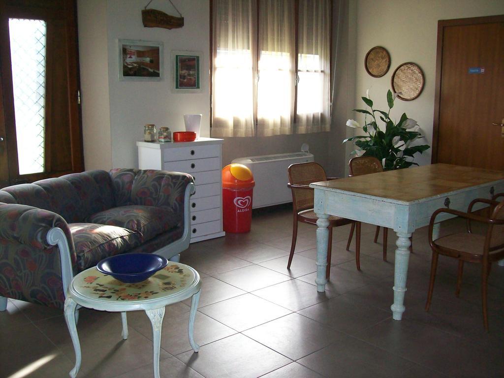 La Bottega Del Falegname Vanzaghello Ngoại thất bức ảnh